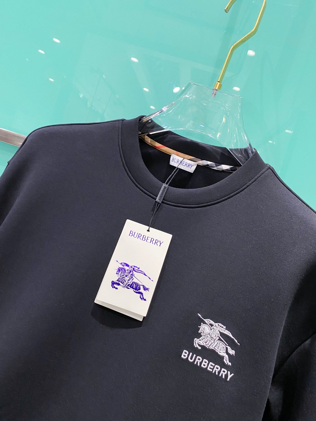 巴宝莉burberry【新品】2025秋冬🆕立体徽标刺绣套头太空棉卫衣 高端卫衣，极品原单！精简的时尚感