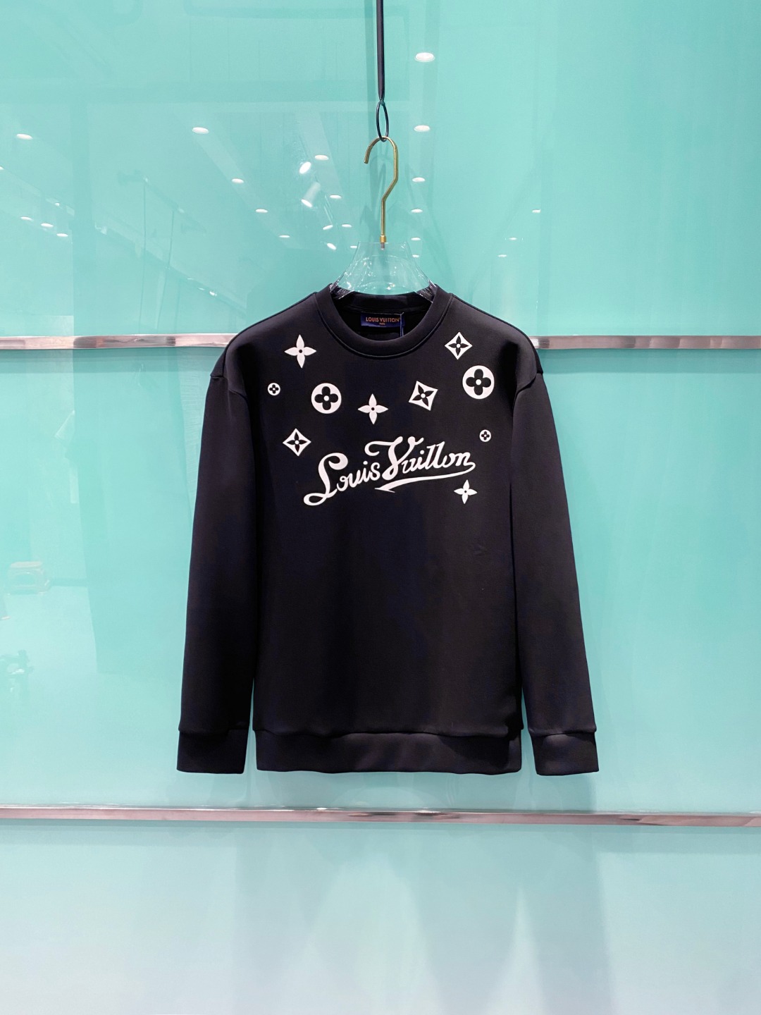 LV 2025秋冬🆕男士字母标识套头太空棉卫衣 经典OS版型,简约而不失格调.日常运动休闲商务毫无压力.