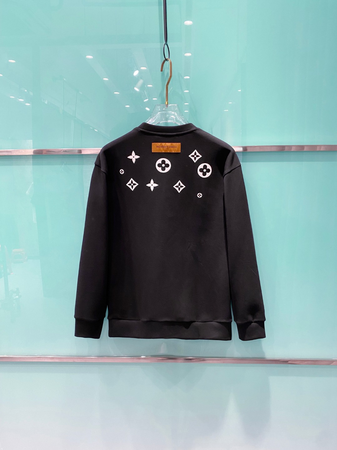 LV 2025秋冬🆕男士字母标识套头太空棉卫衣 经典OS版型,简约而不失格调.日常运动休闲商务毫无压力.