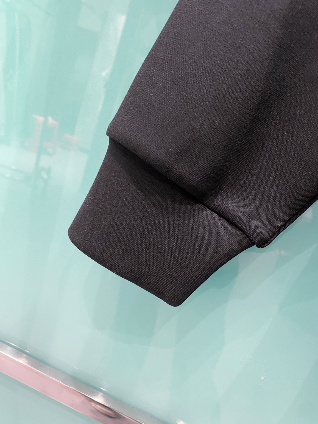 LV 2025秋冬🆕男士字母标识套头太空棉卫衣 经典OS版型,简约而不失格调.日常运动休闲商务毫无压力.