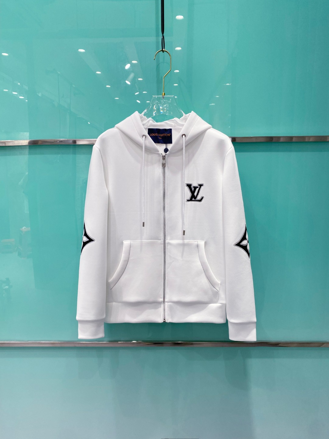 LV 2025秋冬男女同款拉链卫衣舒适轻松运动休闲集一体！经典百搭，打破往年的枯燥乏味更为年轻时尚，多了