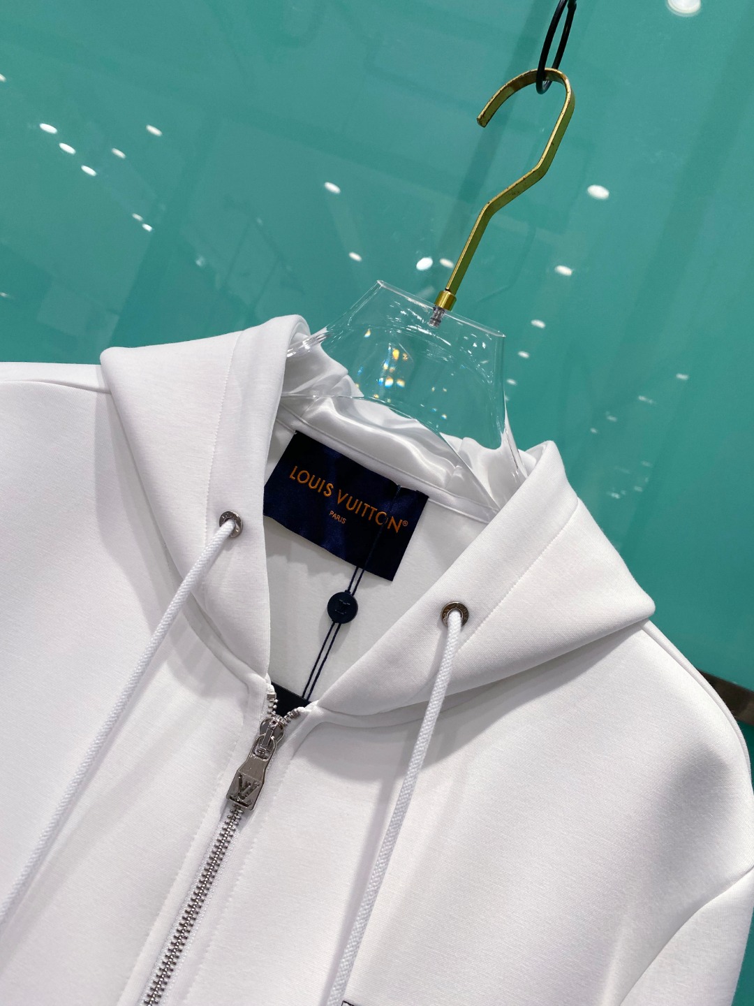 LV 2025秋冬男女同款拉链卫衣舒适轻松运动休闲集一体！经典百搭，打破往年的枯燥乏味更为年轻时尚，多了