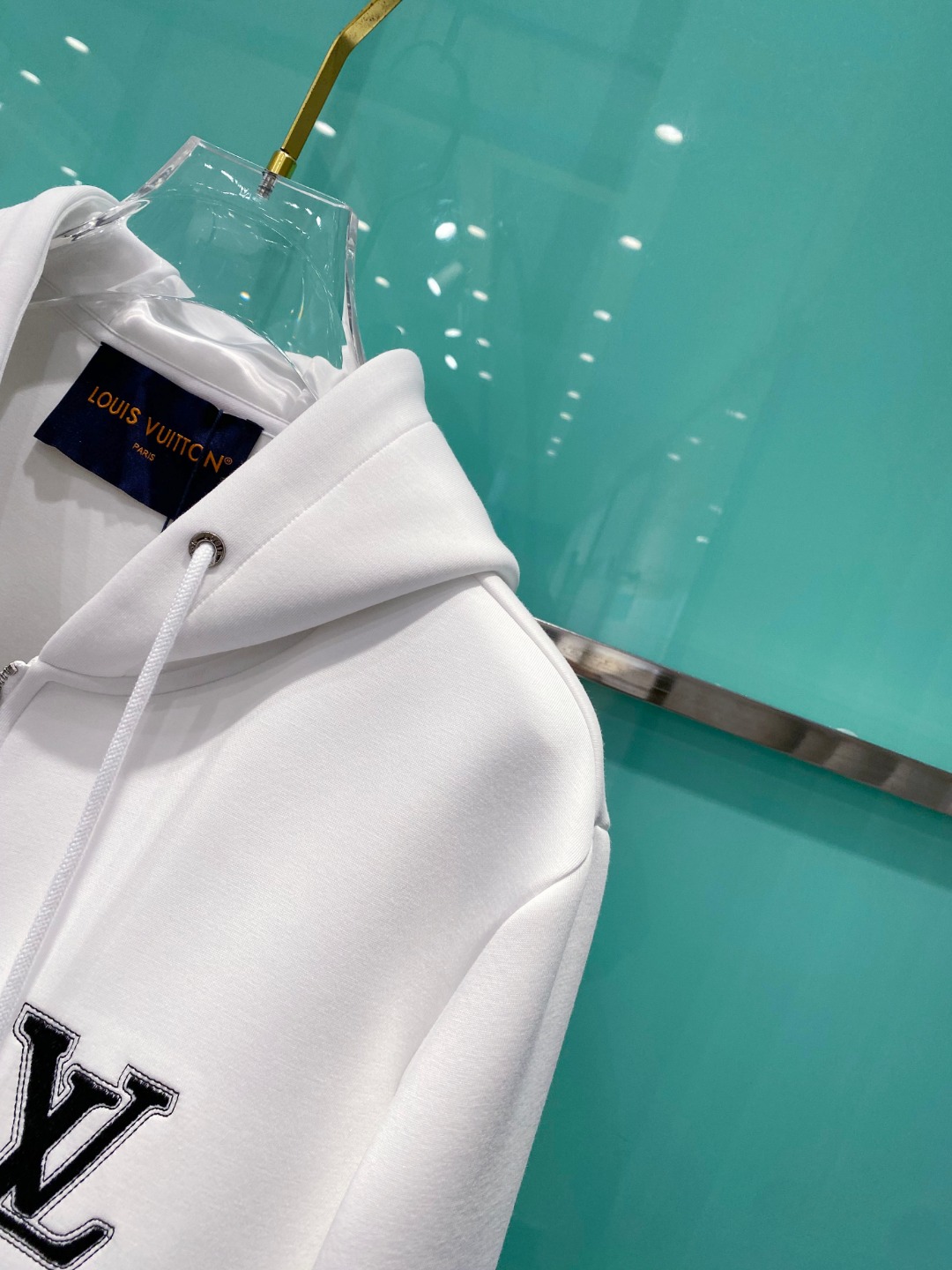 LV 2025秋冬男女同款拉链卫衣舒适轻松运动休闲集一体！经典百搭，打破往年的枯燥乏味更为年轻时尚，多了