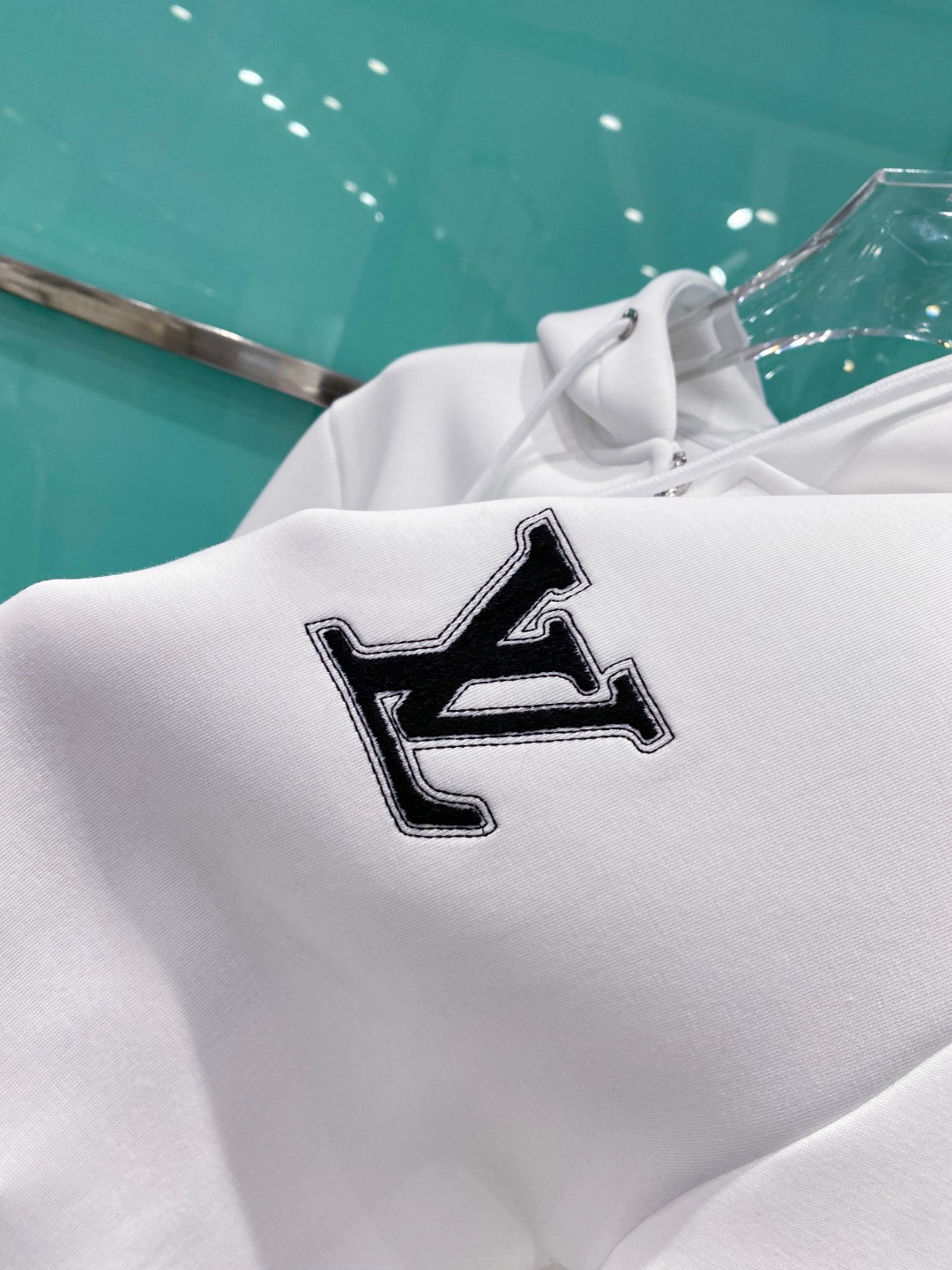 LV 2025秋冬男女同款拉链卫衣舒适轻松运动休闲集一体！经典百搭，打破往年的枯燥乏味更为年轻时尚，多了