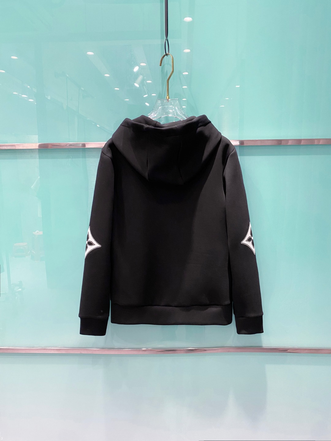 LV 2025秋冬男女同款拉链卫衣舒适轻松运动休闲集一体！经典百搭，打破往年的枯燥乏味更为年轻时尚，多了