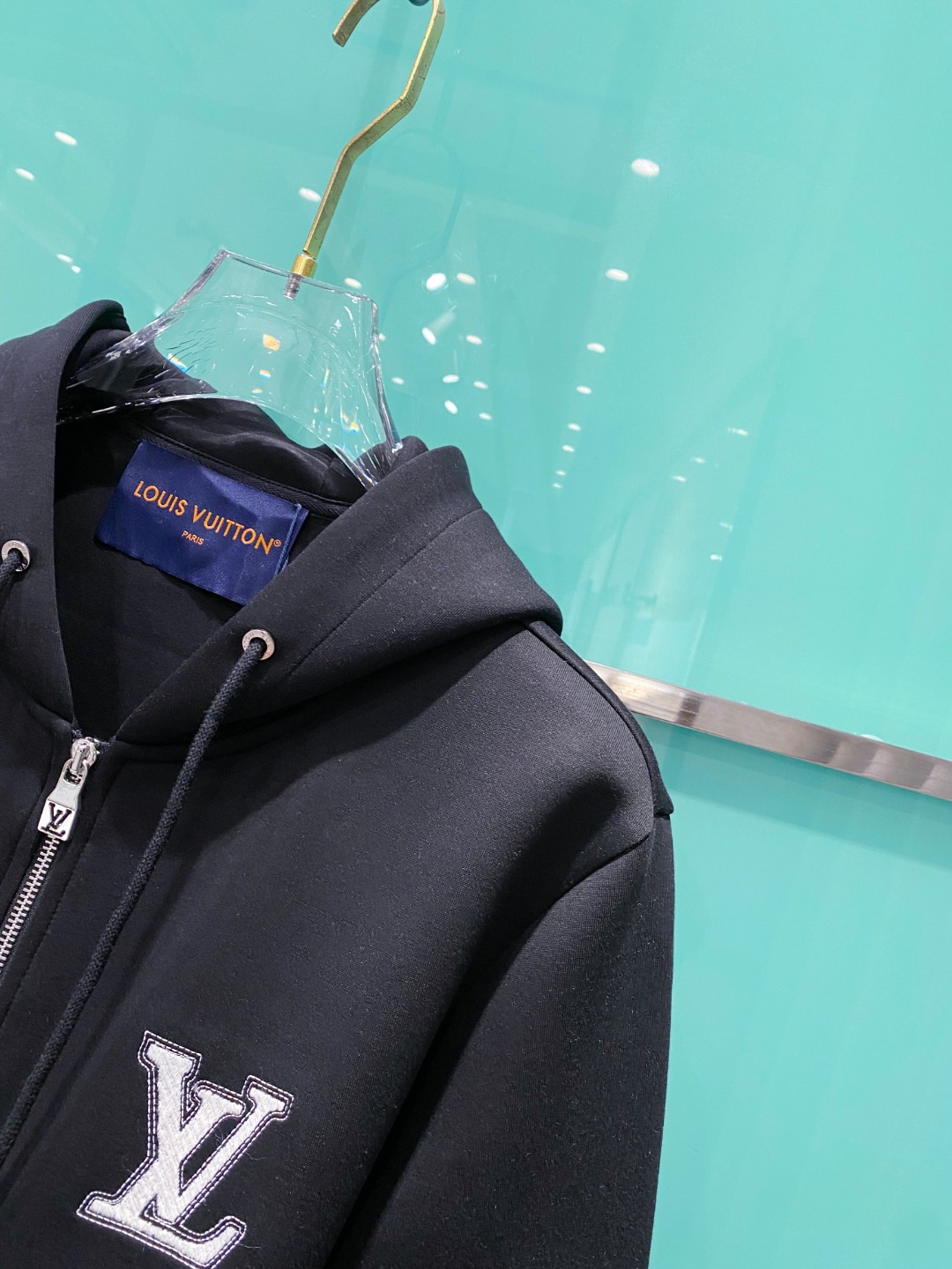 LV 2025秋冬男女同款拉链卫衣舒适轻松运动休闲集一体！经典百搭，打破往年的枯燥乏味更为年轻时尚，多了