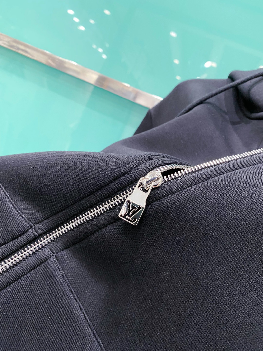 LV 2025秋冬男女同款拉链卫衣舒适轻松运动休闲集一体！经典百搭，打破往年的枯燥乏味更为年轻时尚，多了