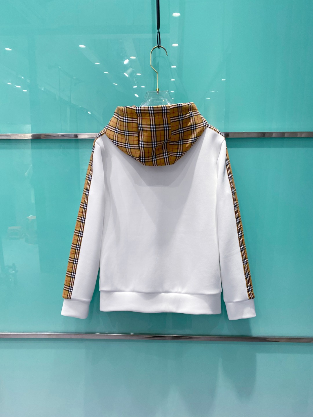 巴宝莉 2025秋冬男女同款拉链卫衣舒适轻松运动休闲集一体！经典百搭，打破往年的枯燥乏味更为年轻时尚，多