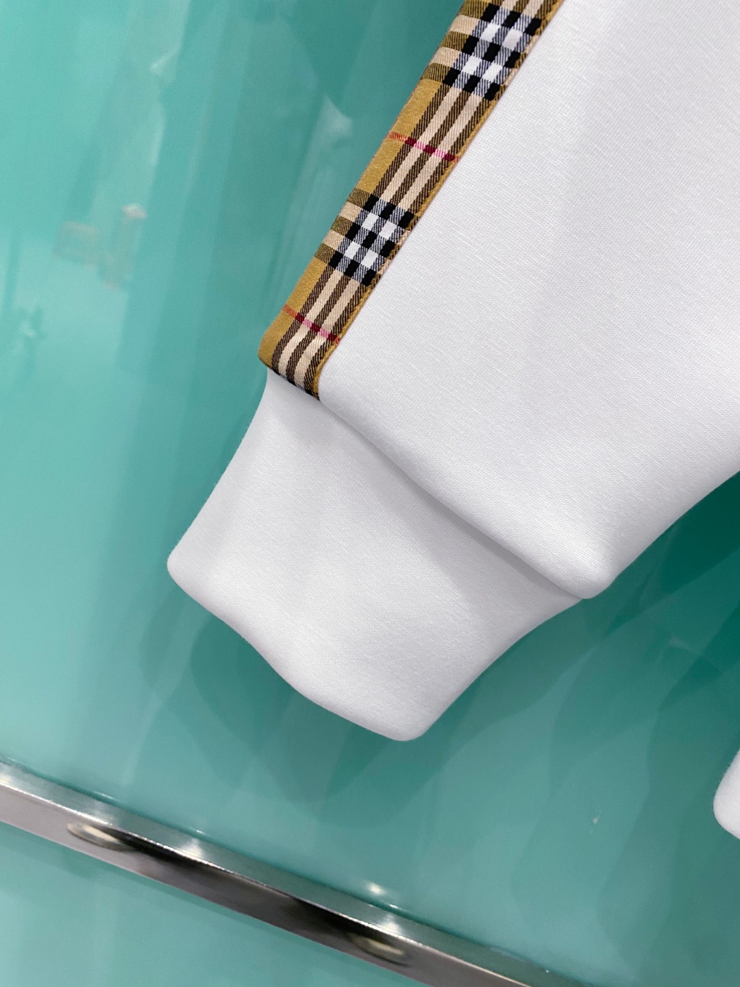 巴宝莉 2025秋冬男女同款拉链卫衣舒适轻松运动休闲集一体！经典百搭，打破往年的枯燥乏味更为年轻时尚，多