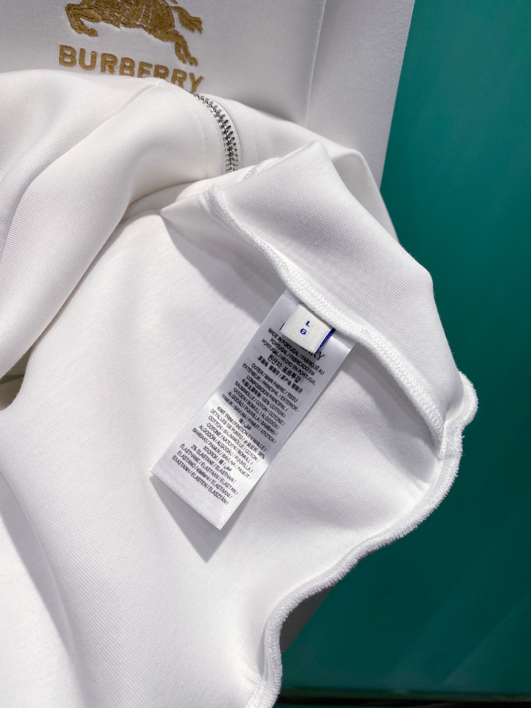 巴宝莉 2025秋冬男女同款拉链卫衣舒适轻松运动休闲集一体！经典百搭，打破往年的枯燥乏味更为年轻时尚，多