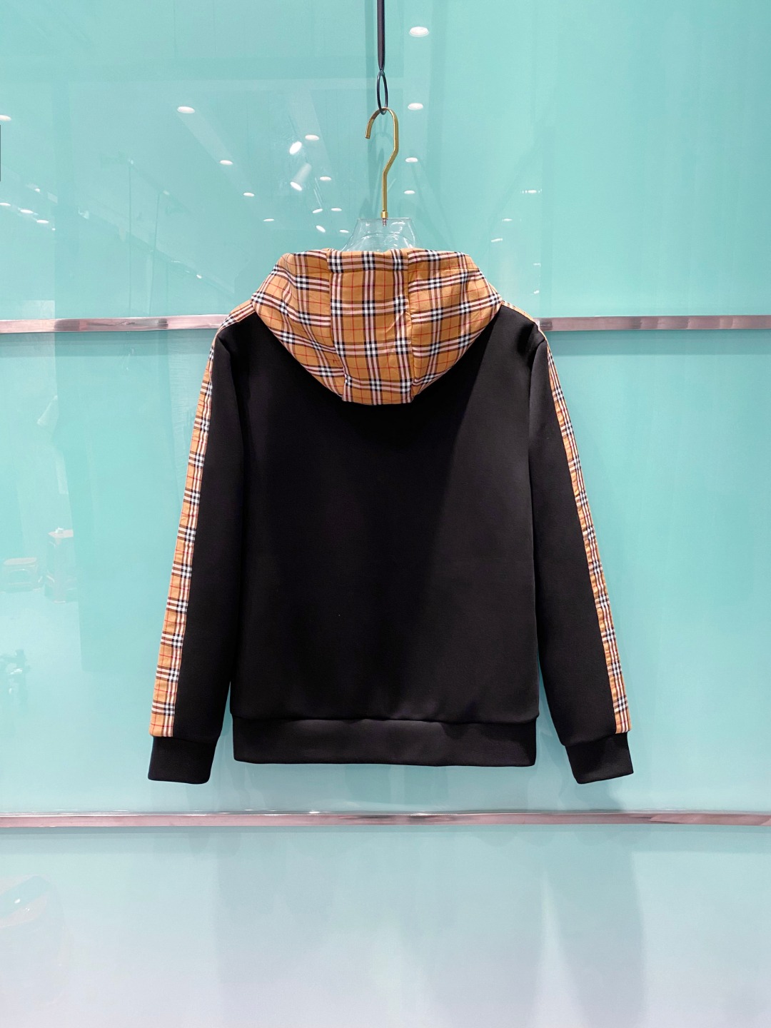 巴宝莉 2025秋冬男女同款拉链卫衣舒适轻松运动休闲集一体！经典百搭，打破往年的枯燥乏味更为年轻时尚，多