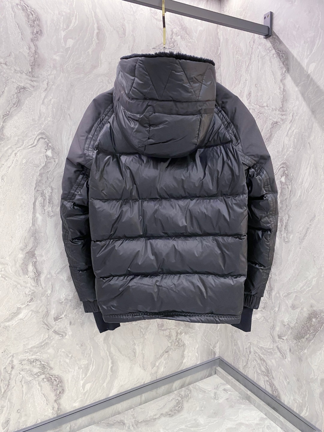 特级羽绒⬆️ Moncler Grenoble男士Morgins羊毛皮拼接里羽绒服.高端单品.原版购入开
