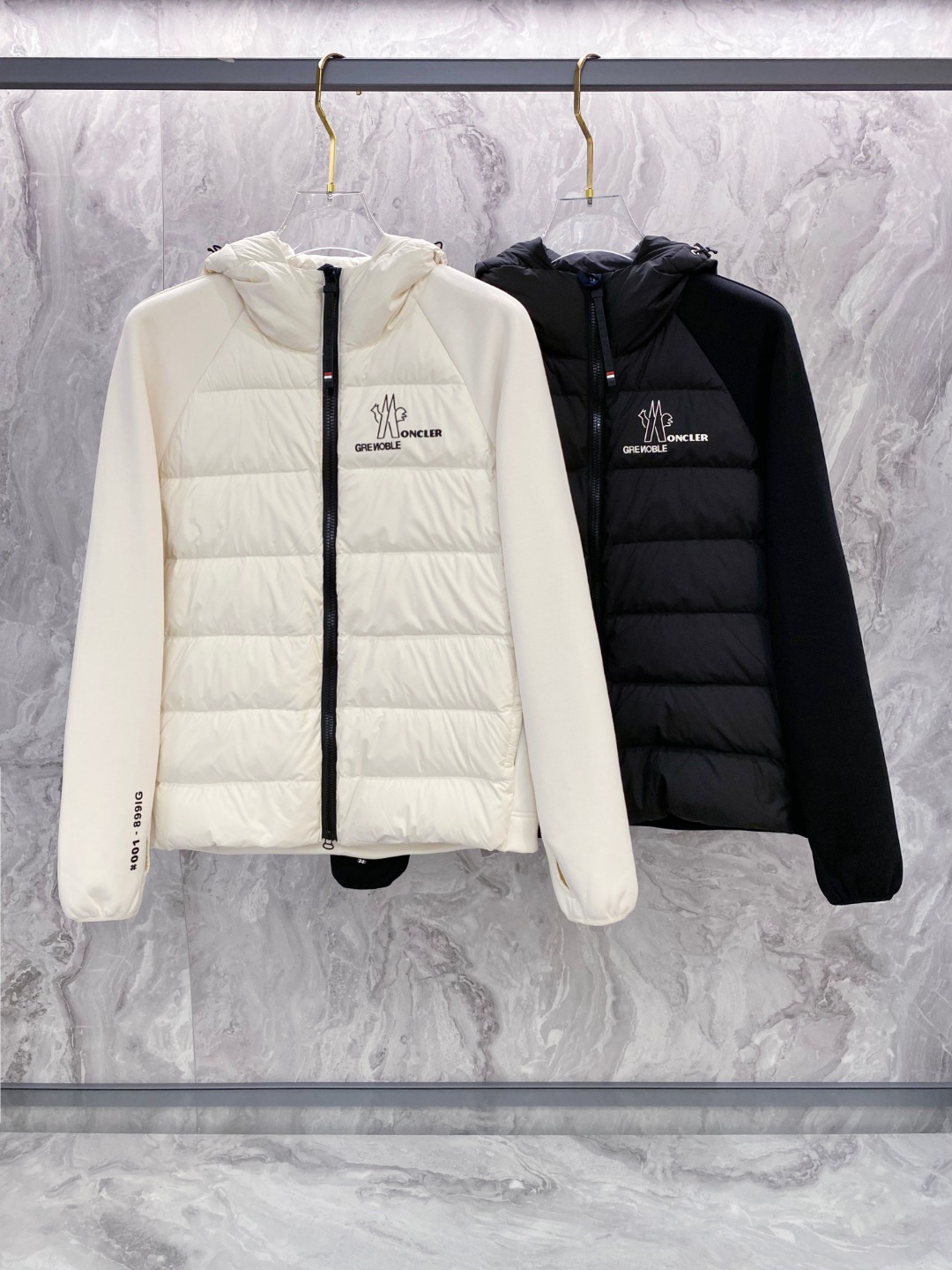 Moncler 蒙口 FW2025新款连帽拼羽绒夹克外套。经典款，一件难求。采用原版定制面料，正身充90