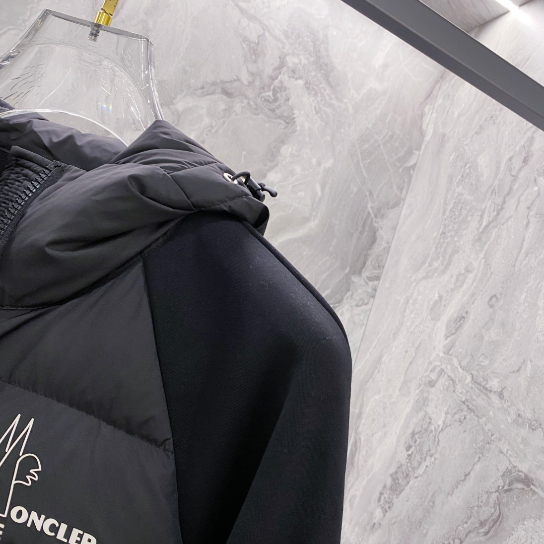 Moncler 蒙口 FW2025新款连帽拼羽绒夹克外套。经典款，一件难求。采用原版定制面料，正身充90
