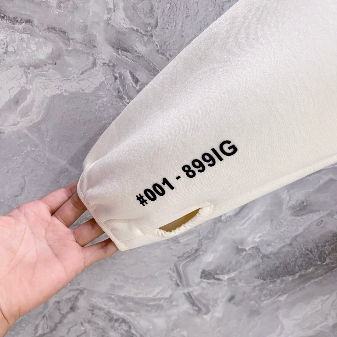 Moncler 蒙口 FW2025新款连帽拼羽绒夹克外套。经典款，一件难求。采用原版定制面料，正身充90