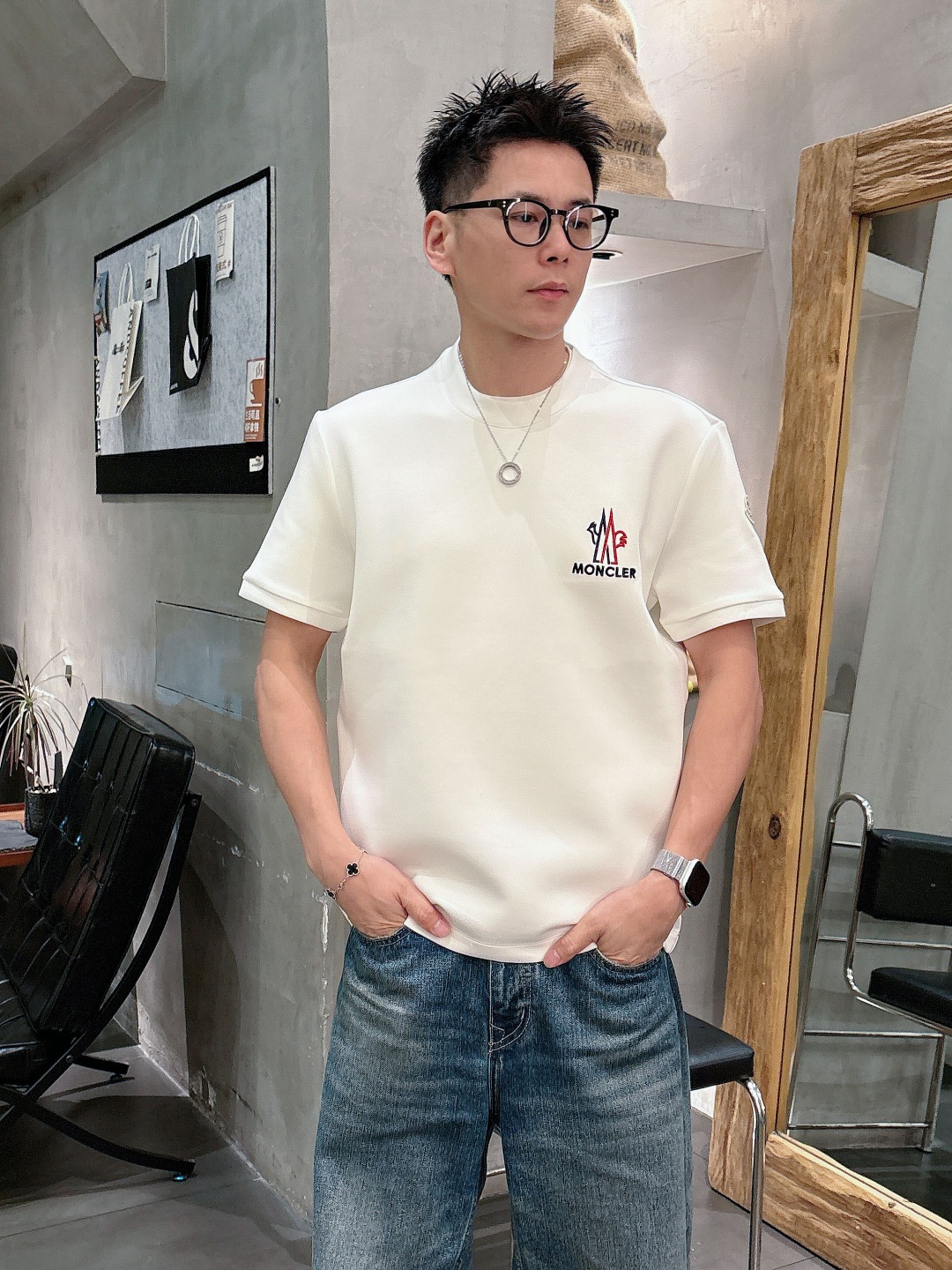 NO:597222,Moncler autumn and winter space cotton letter embroidery logo fashionable and versatile bottoming round neck short-sleeved shirt, exquisite craftsmanship fabrics, top-level elements are integrated to create classic short-sleeved 3-label complete, trendy men's fashion, whether it is upper body comfort or unparalleled existence!  Size s-xxl,,Moncler,T-shirt,alexander wang19860909Moncler 蒙口 秋冬太空棉字母刺绣logo时尚百搭打底圆领短袖衫,精致工艺面料,顶级元素融合打造,经典短袖3标齐全,潮男时尚,无论是上身舒适度还是都是无可比拟的存在！ 码数s-xxl,,Moncler,T-shirt,alexander wang,Men's clothing