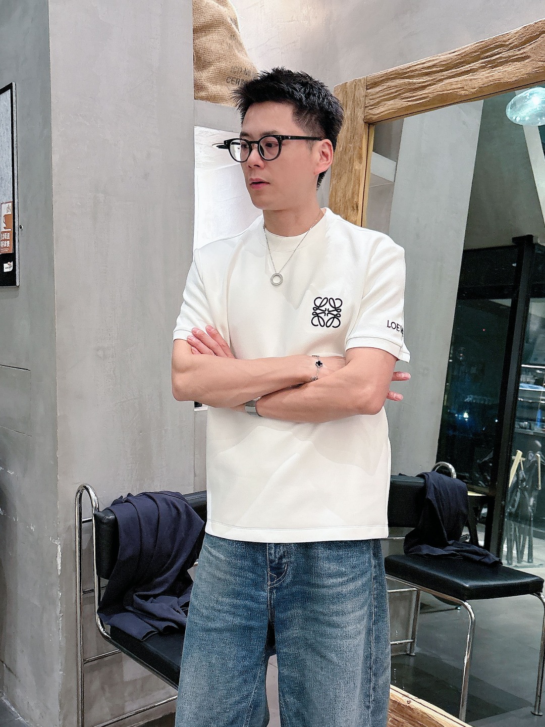 NO:597216,LOEWE's autumn and winter space cotton letter embroidery logo fashionable and versatile bottoming round neck short-sleeved shirt, exquisite craftsmanship fabrics, top-notch elements are integrated to create classic short-sleeved 3-label complete, trendy men's fashion, whether it is upper body comfort or unparalleled existence!  Size s-xxl,,loewe,loewe,T-shirt,alexander wang19860909LOEWE 罗意威 秋冬太空棉字母刺绣logo时尚百搭打底圆领短袖衫,精致工艺面料,顶级元素融合打造,经典短袖3标齐全,潮男时尚,无论是上身舒适度还是都是无可比拟的存在！ 码数s-xxl,,loewe,loewe,T-shirt,alexander wang,Men's clothing