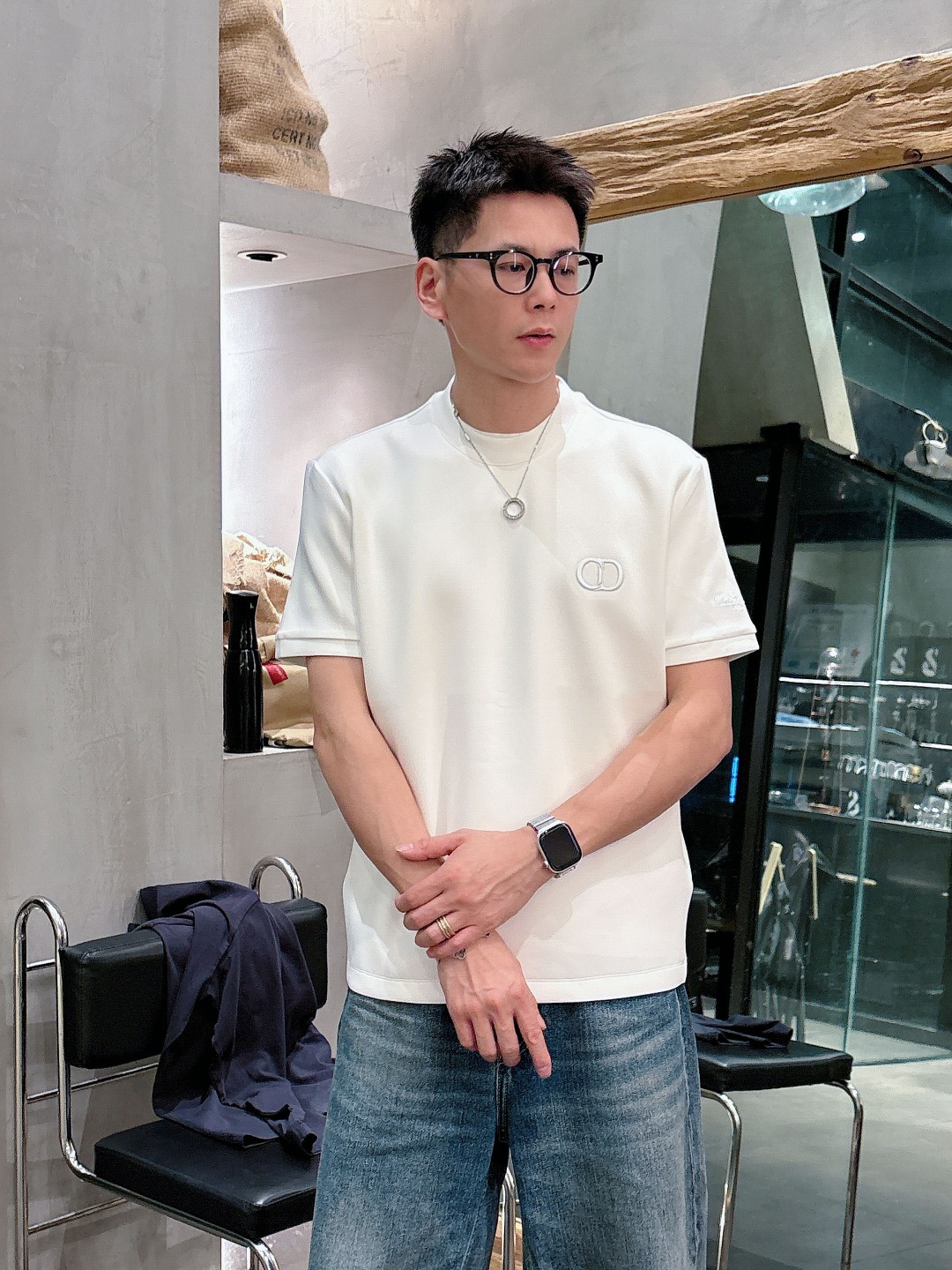 NO:597239,Di#or Di/Autumn and Winter space cotton letter embroidery logo fashionable and versatile bottoming round neck short-sleeved shirt, exquisite craftsmanship fabric, top-level elements are integrated to create, classic short-sleeved 3-label complete, trendy men's fashion, whether it is upper body comfort or it is unparalleled!  Size s-xxl,,T-shirt,alexander wang19860909Di#or迪/奥秋冬太空棉字母刺绣logo时尚百搭打底圆领短袖衫,精致工艺面料,顶级元素融合打造,经典短袖3标齐全,潮男时尚,无论是上身舒适度还是都是无可比拟的存在！ 码数s-xxl,,T-shirt,alexander wang,Men's clothing