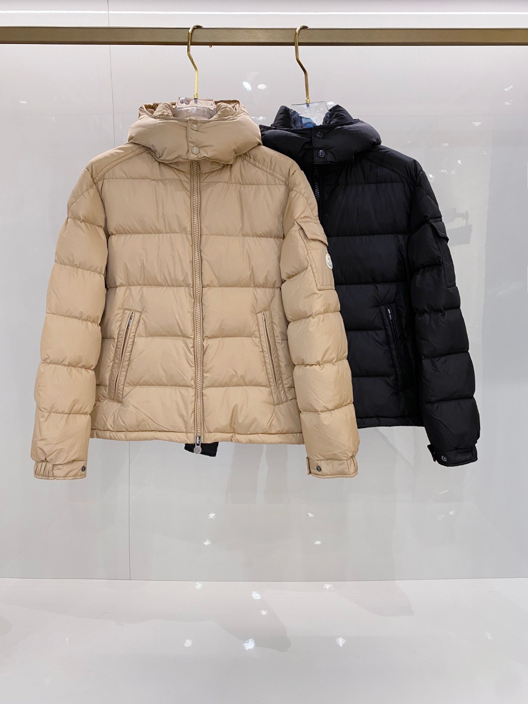 特级羽绒⬆️Moncler王牌经典,2025全新上市.Maya(全新科技尼龙)男士哑光短款羽绒夹克外套.