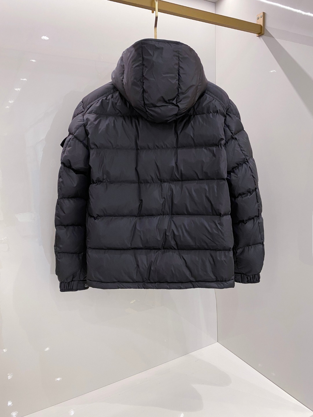 特级羽绒⬆️Moncler王牌经典,2025全新上市.Maya(全新科技尼龙)男士哑光短款羽绒夹克外套.