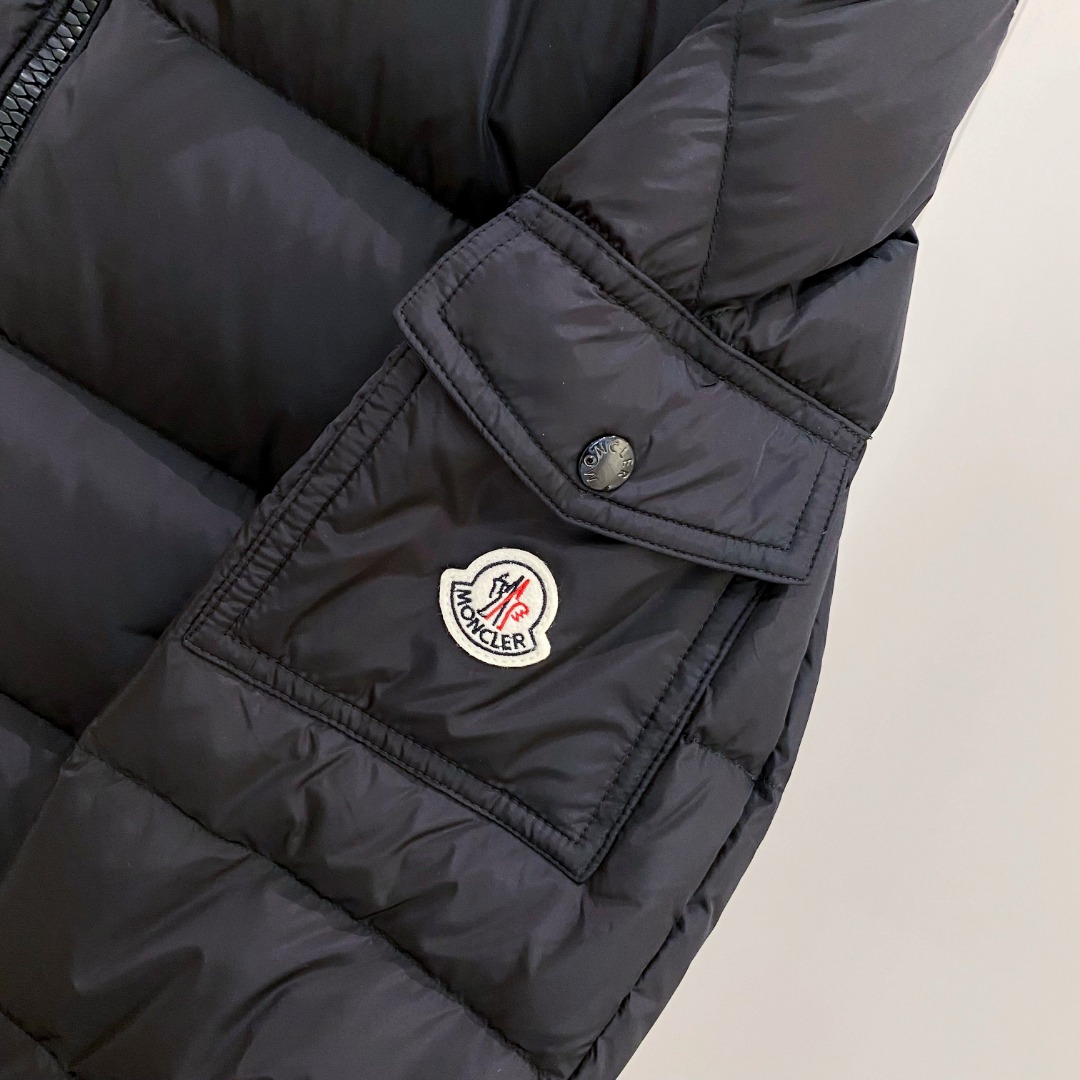 特级羽绒⬆️Moncler王牌经典,2025全新上市.Maya(全新科技尼龙)男士哑光短款羽绒夹克外套.