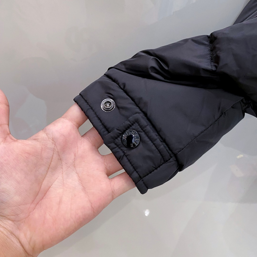 特级羽绒⬆️Moncler王牌经典,2025全新上市.Maya(全新科技尼龙)男士哑光短款羽绒夹克外套.