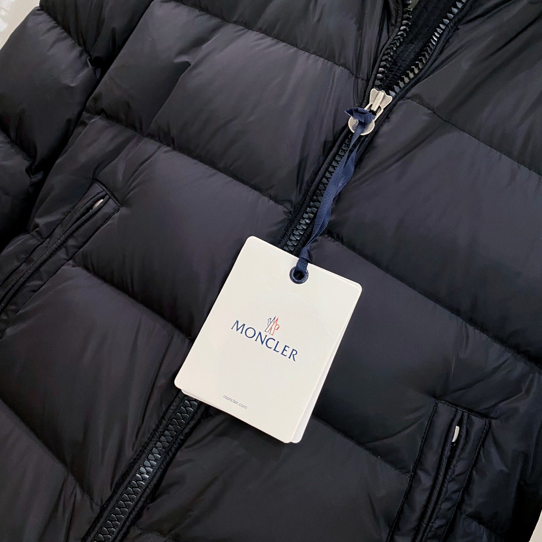 特级羽绒⬆️Moncler王牌经典,2025全新上市.Maya(全新科技尼龙)男士哑光短款羽绒夹克外套.