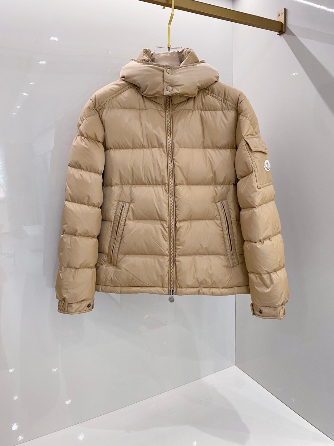 特级羽绒⬆️Moncler王牌经典,2025全新上市.Maya(全新科技尼龙)男士哑光短款羽绒夹克外套.