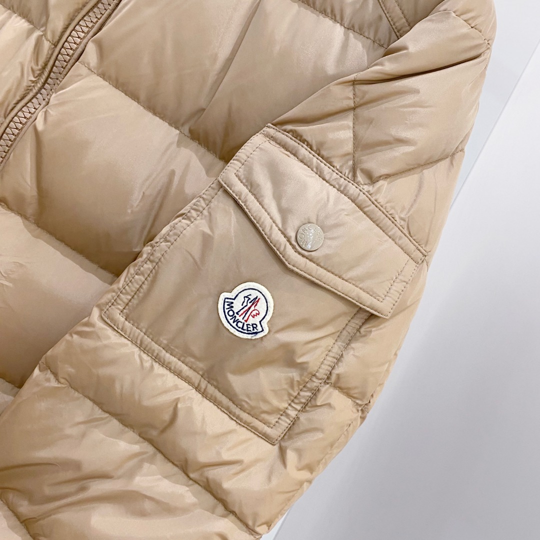 特级羽绒⬆️Moncler王牌经典,2025全新上市.Maya(全新科技尼龙)男士哑光短款羽绒夹克外套.