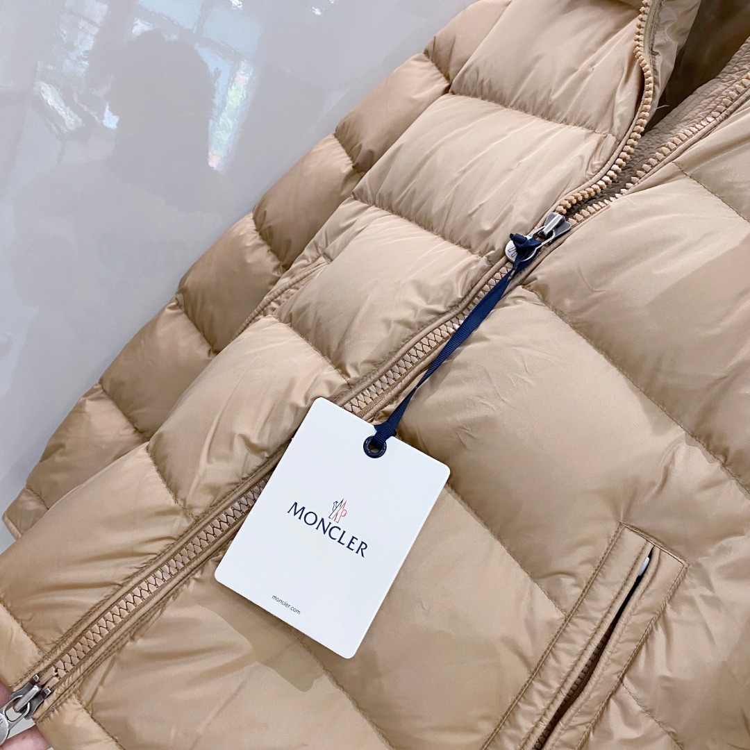 特级羽绒⬆️Moncler王牌经典,2025全新上市.Maya(全新科技尼龙)男士哑光短款羽绒夹克外套.