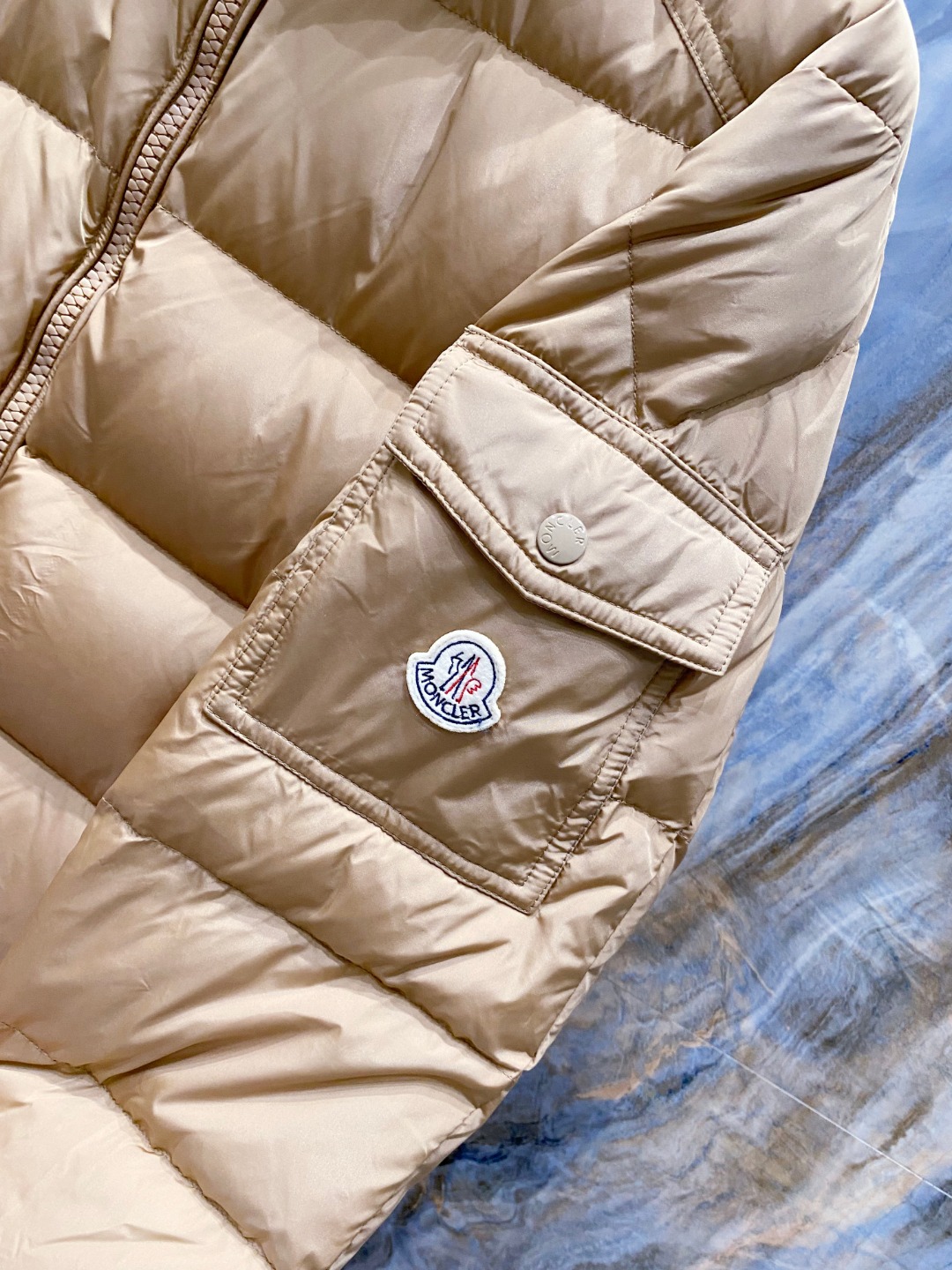 特级羽绒⬆️Moncler王牌经典,2025全新上市.Maya(全新科技尼龙)男士哑光短款羽绒夹克外套.