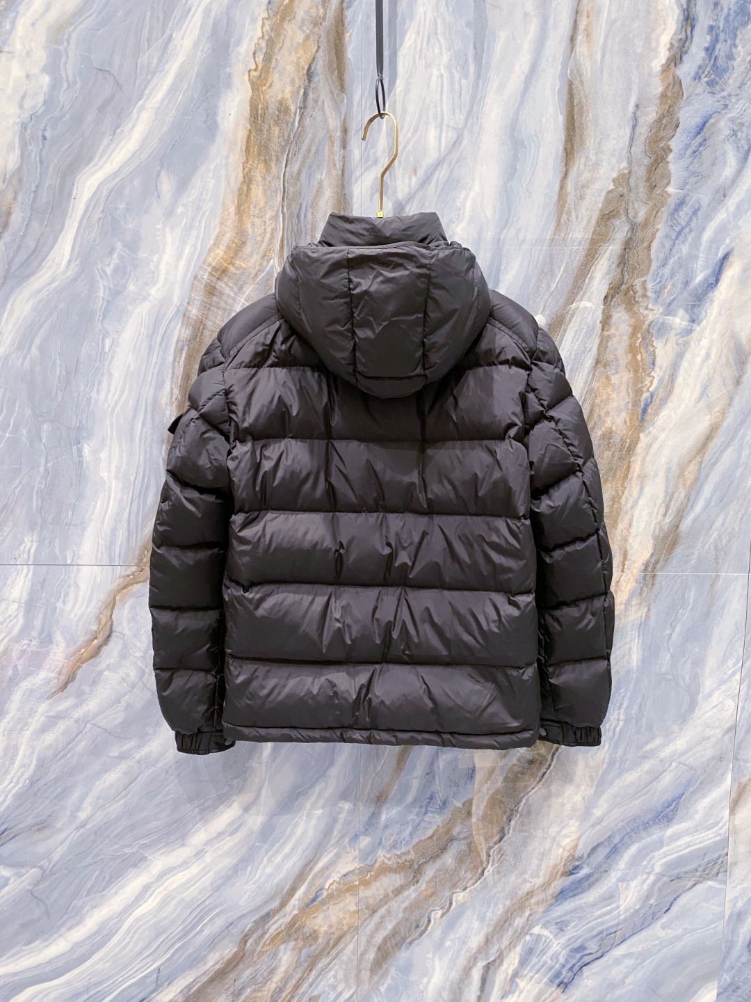 特级羽绒⬆️Moncler王牌经典,2025全新上市.Maya(全新科技尼龙)男士哑光短款羽绒夹克外套.