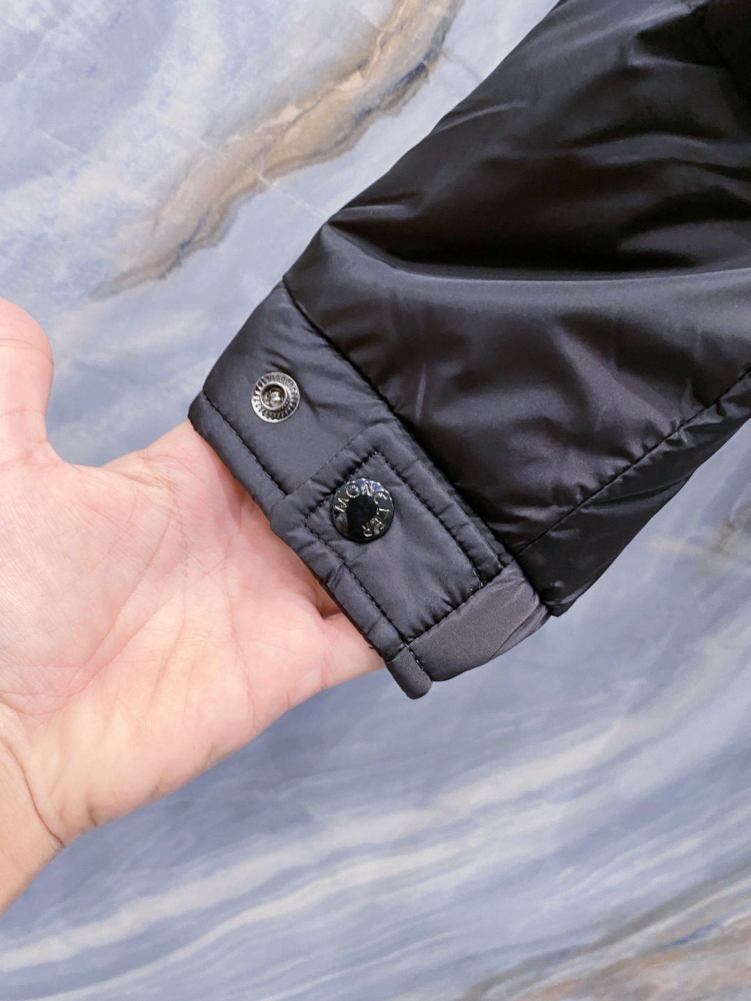 特级羽绒⬆️Moncler王牌经典,2025全新上市.Maya(全新科技尼龙)男士哑光短款羽绒夹克外套.