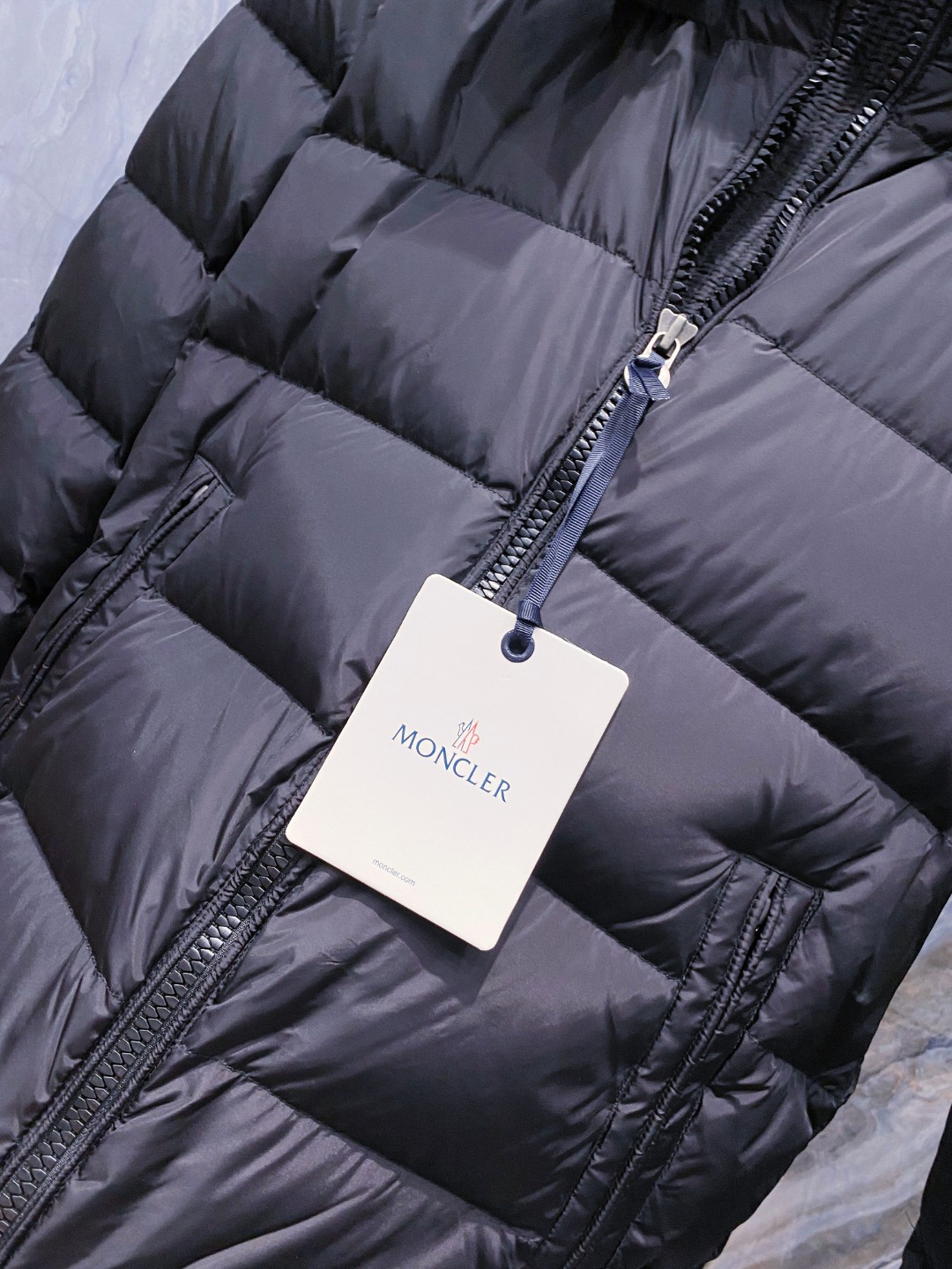 特级羽绒⬆️Moncler王牌经典,2025全新上市.Maya(全新科技尼龙)男士哑光短款羽绒夹克外套.
