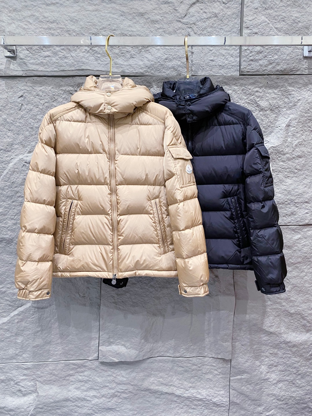 特级羽绒⬆️Moncler王牌经典,2025全新上市.Maya(全新科技尼龙)男士哑光短款羽绒夹克外套.