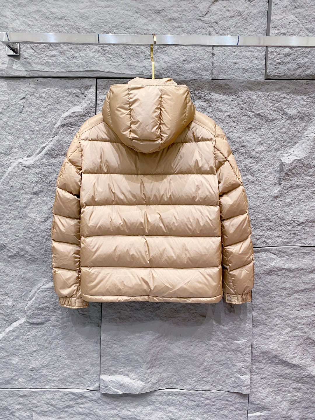 特级羽绒⬆️Moncler王牌经典,2025全新上市.Maya(全新科技尼龙)男士哑光短款羽绒夹克外套.