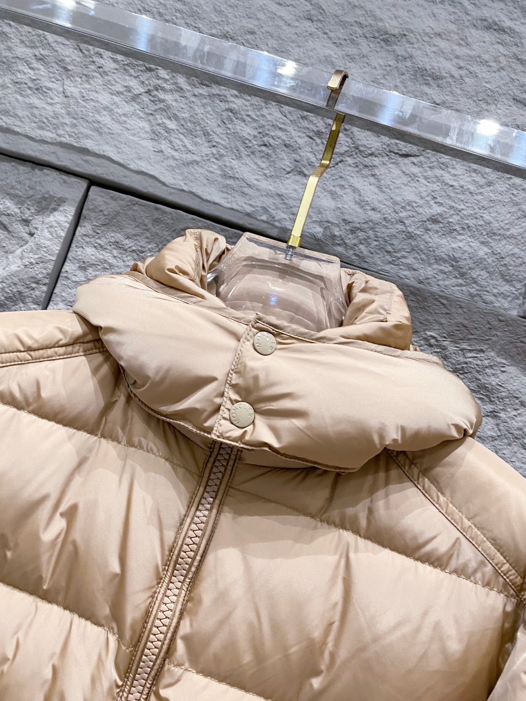 特级羽绒⬆️Moncler王牌经典,2025全新上市.Maya(全新科技尼龙)男士哑光短款羽绒夹克外套.