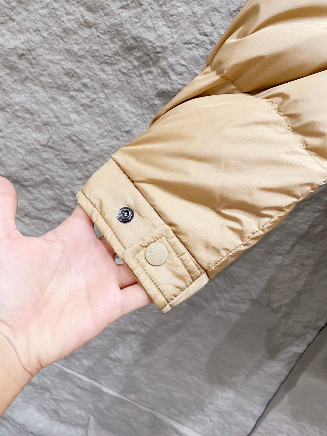 特级羽绒⬆️Moncler王牌经典,2025全新上市.Maya(全新科技尼龙)男士哑光短款羽绒夹克外套.