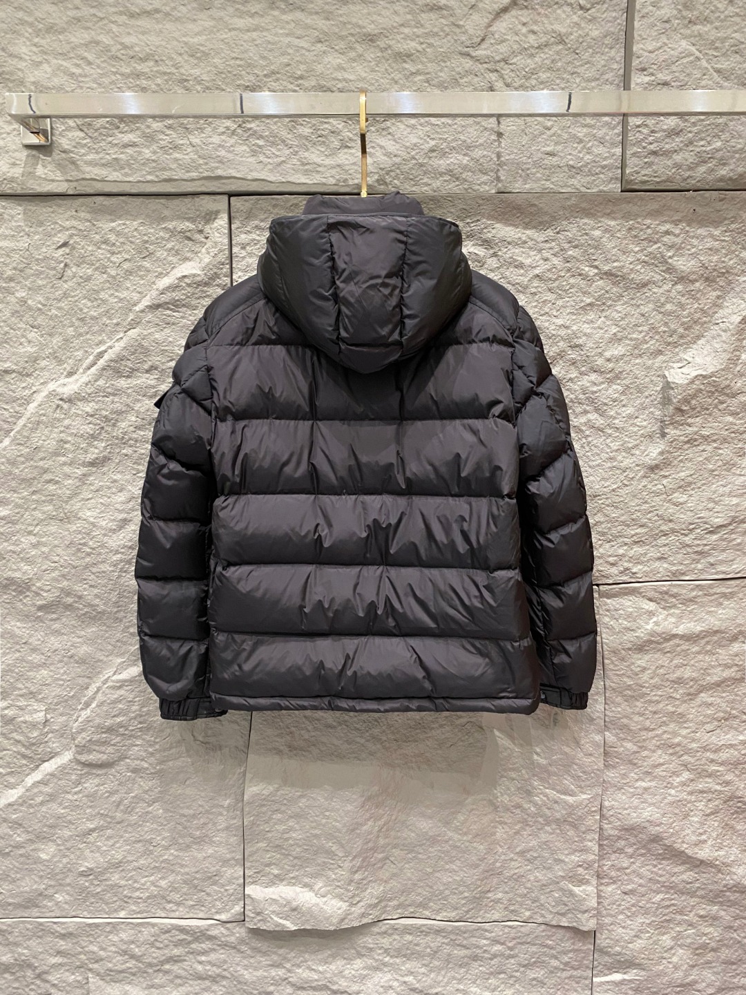 特级羽绒⬆️Moncler王牌经典,2025全新上市.Maya(全新科技尼龙)男士哑光短款羽绒夹克外套.