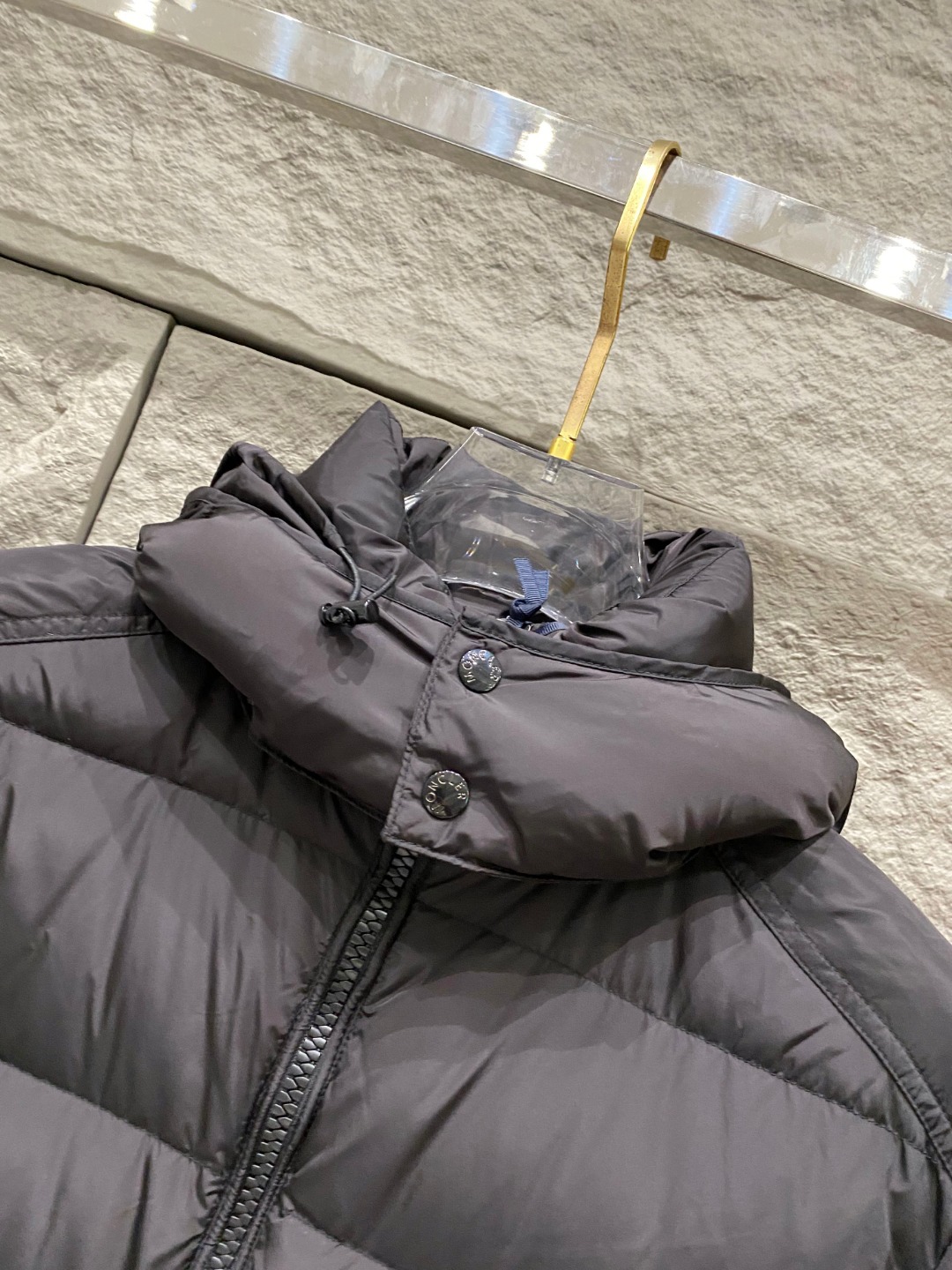 特级羽绒⬆️Moncler王牌经典,2025全新上市.Maya(全新科技尼龙)男士哑光短款羽绒夹克外套.