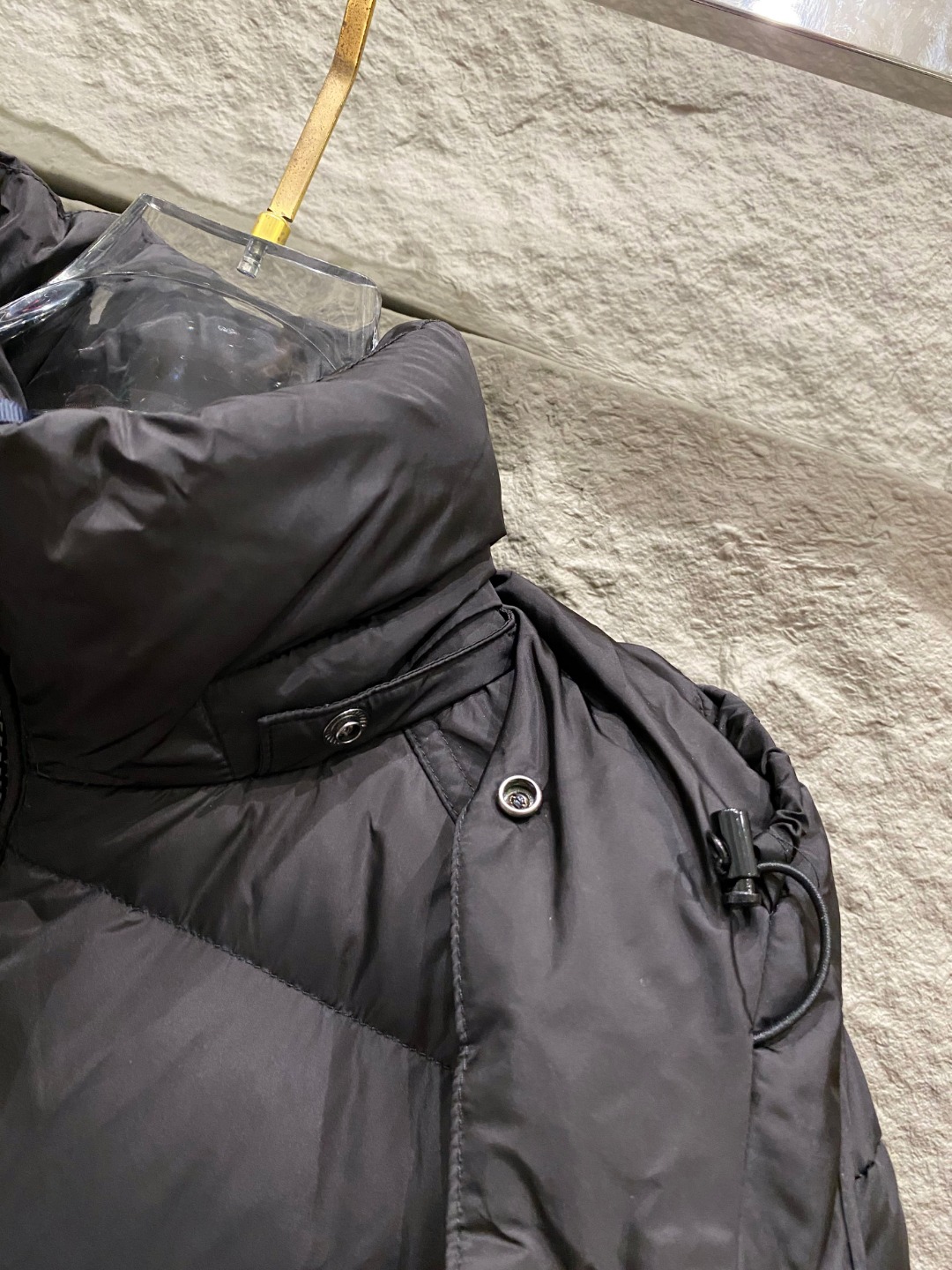 特级羽绒⬆️Moncler王牌经典,2025全新上市.Maya(全新科技尼龙)男士哑光短款羽绒夹克外套.