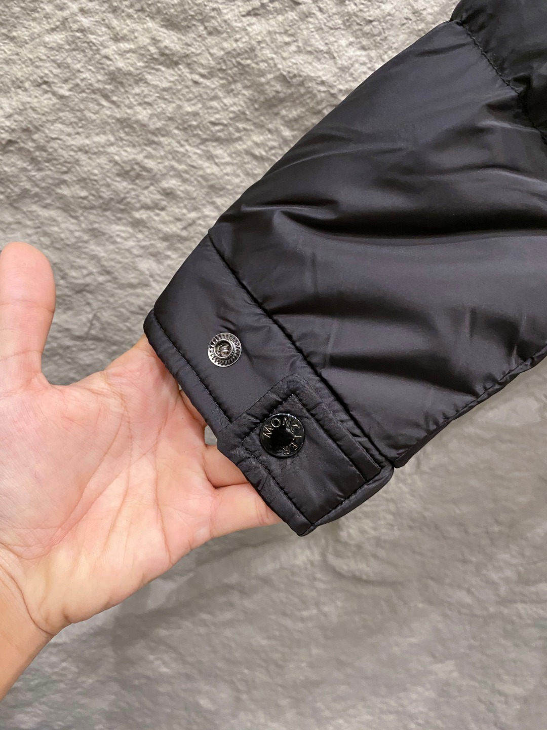 特级羽绒⬆️Moncler王牌经典,2025全新上市.Maya(全新科技尼龙)男士哑光短款羽绒夹克外套.