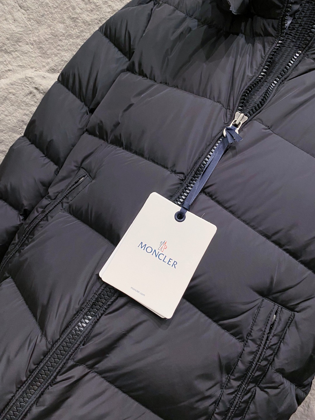 特级羽绒⬆️Moncler王牌经典,2025全新上市.Maya(全新科技尼龙)男士哑光短款羽绒夹克外套.