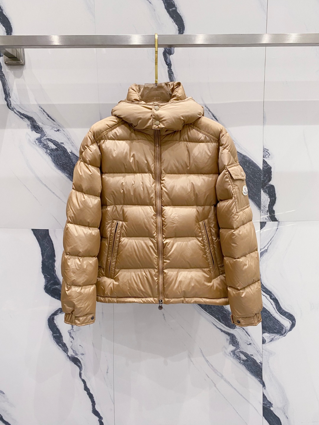 特级羽绒⬆️Moncler王牌经典,2025全新上市.Maya(全新科技尼龙)男士哑光短款羽绒夹克外套.
