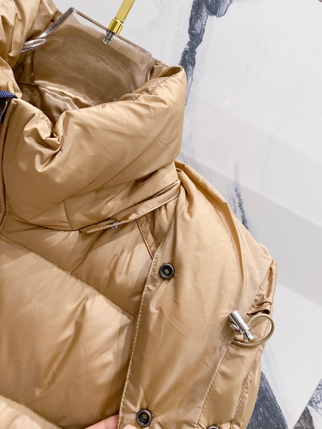 特级羽绒⬆️Moncler王牌经典,2025全新上市.Maya(全新科技尼龙)男士哑光短款羽绒夹克外套.