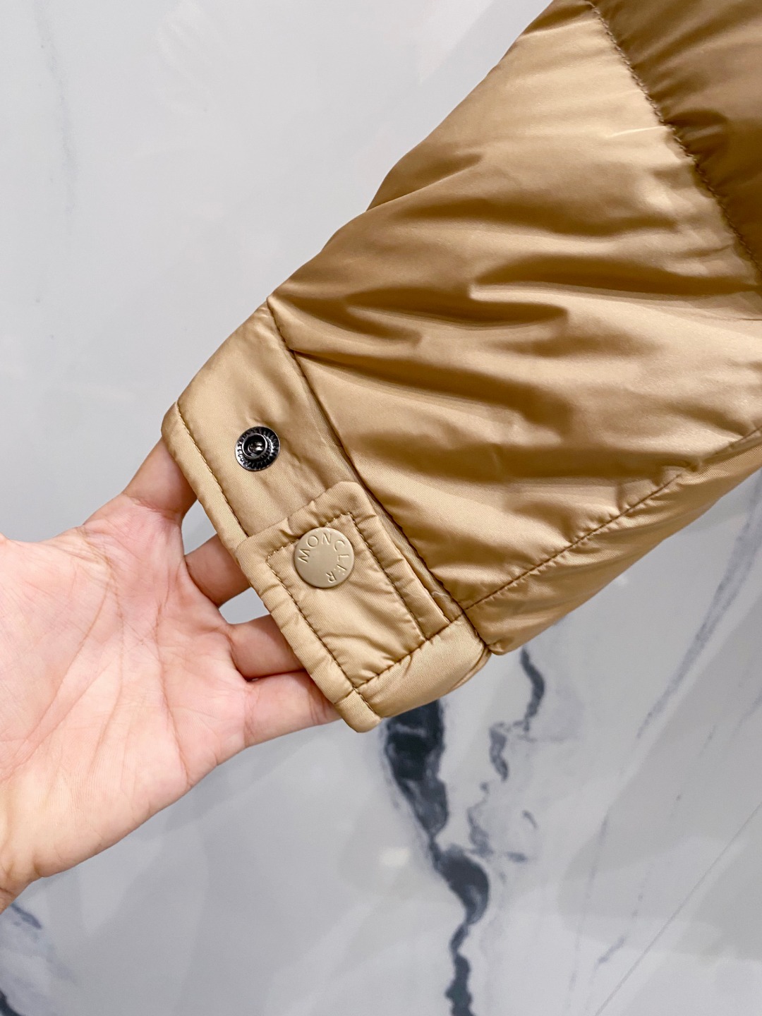 特级羽绒⬆️Moncler王牌经典,2025全新上市.Maya(全新科技尼龙)男士哑光短款羽绒夹克外套.