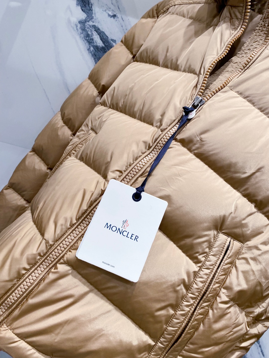 特级羽绒⬆️Moncler王牌经典,2025全新上市.Maya(全新科技尼龙)男士哑光短款羽绒夹克外套.