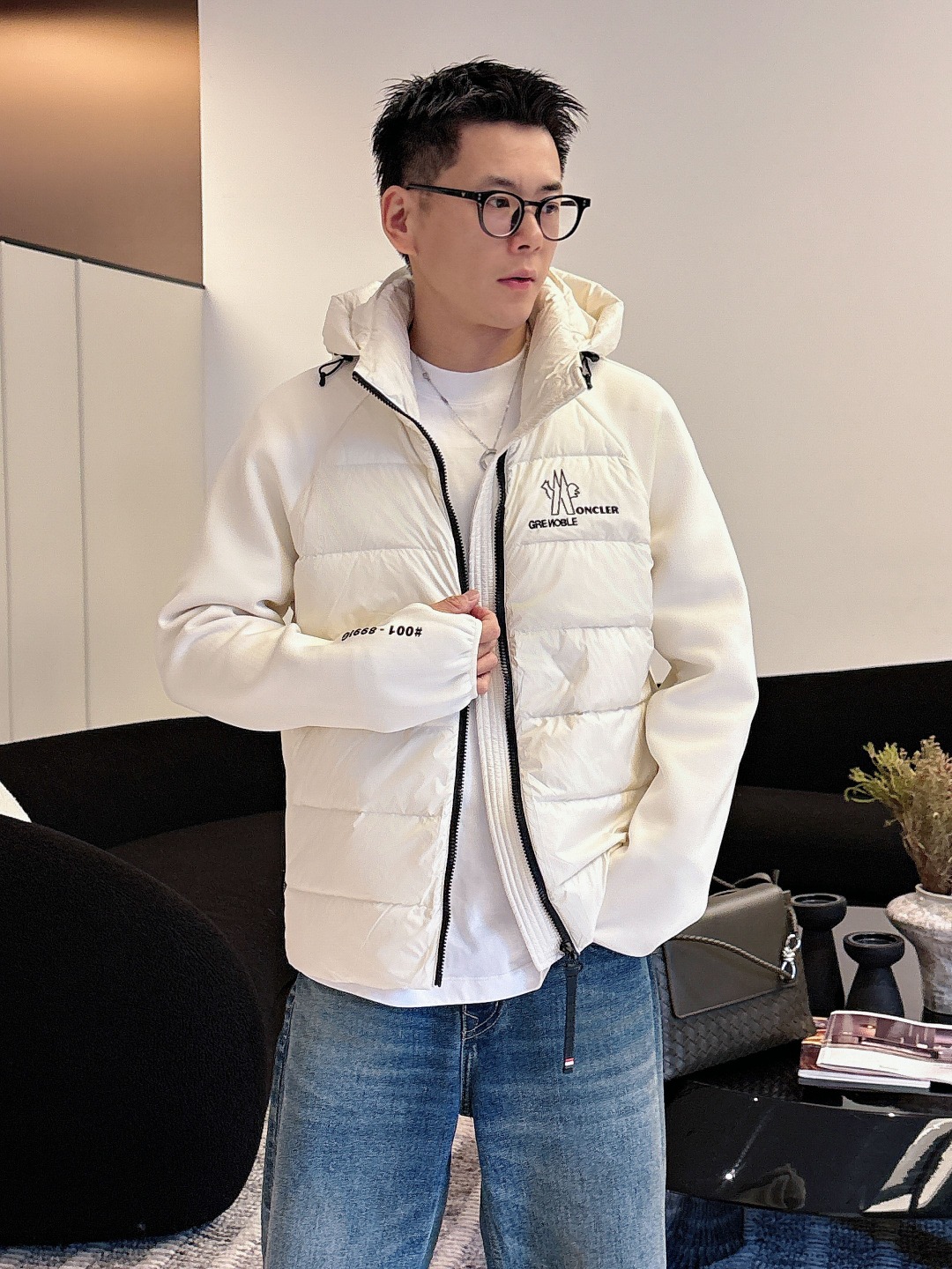 Moncler 蒙口 FW2025新款连帽拼羽绒夹克外套。经典款，一件难求。采用原版定制面料，正身充90