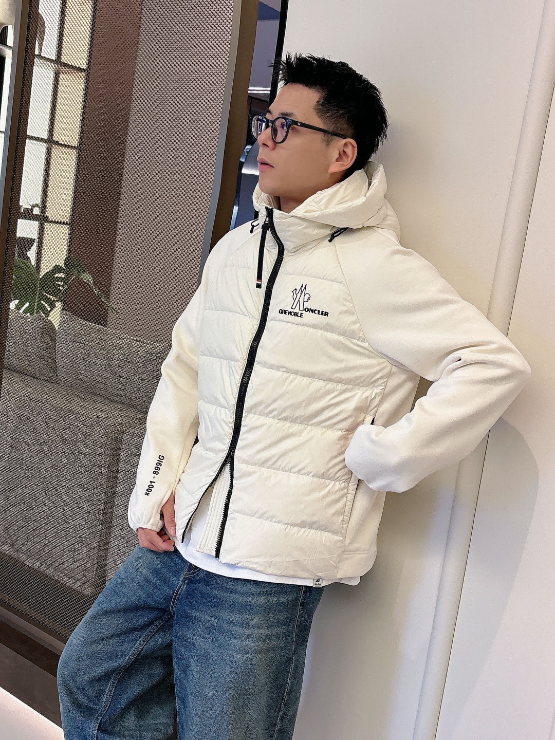 Moncler 蒙口 FW2025新款连帽拼羽绒夹克外套。经典款，一件难求。采用原版定制面料，正身充90