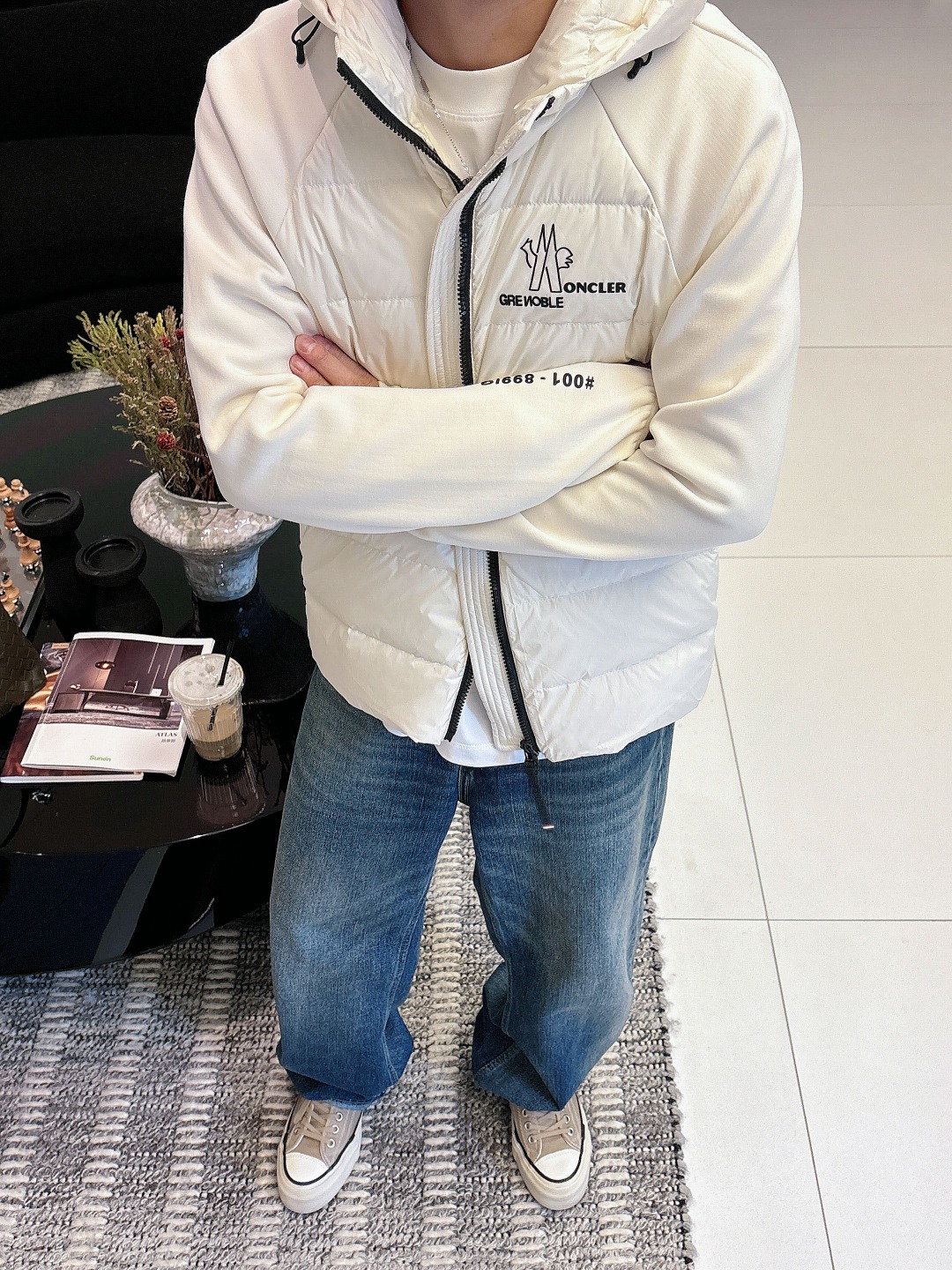 Moncler 蒙口 FW2025新款连帽拼羽绒夹克外套。经典款，一件难求。采用原版定制面料，正身充90